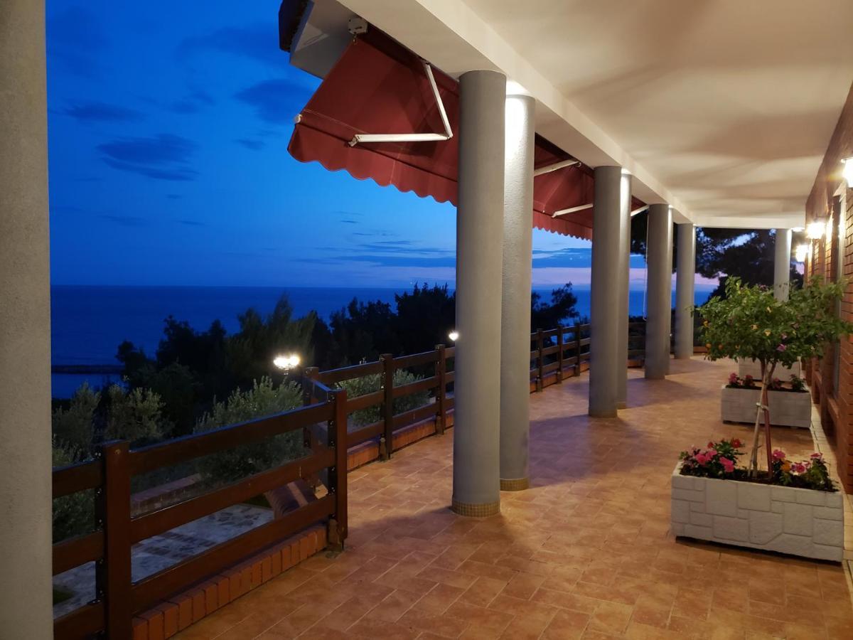Hotel Brifs Shëngjin Екстериор снимка