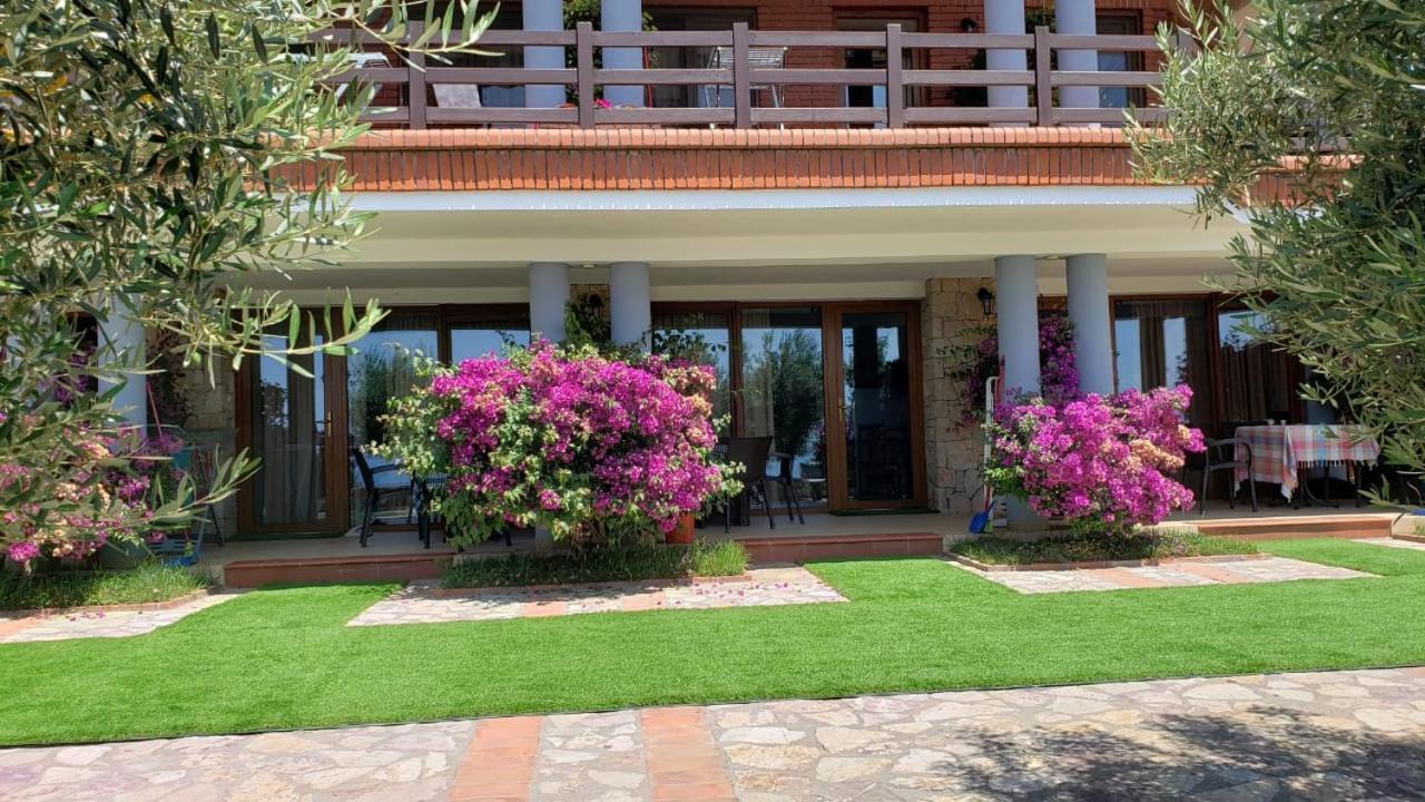 Hotel Brifs Shëngjin Екстериор снимка