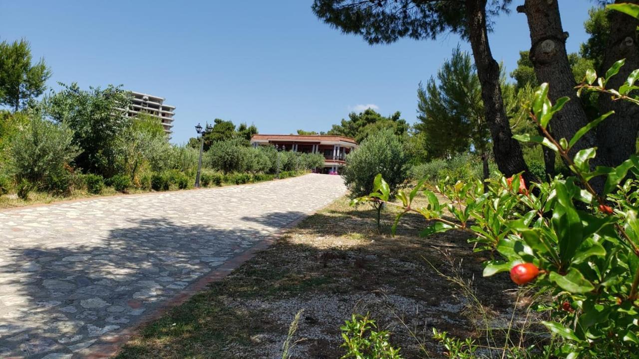 Hotel Brifs Shëngjin Екстериор снимка