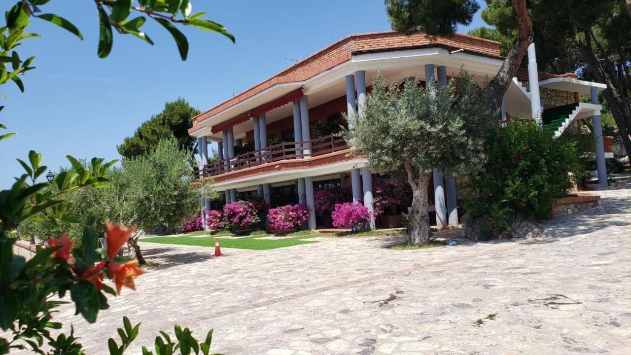 Hotel Brifs Shëngjin Екстериор снимка