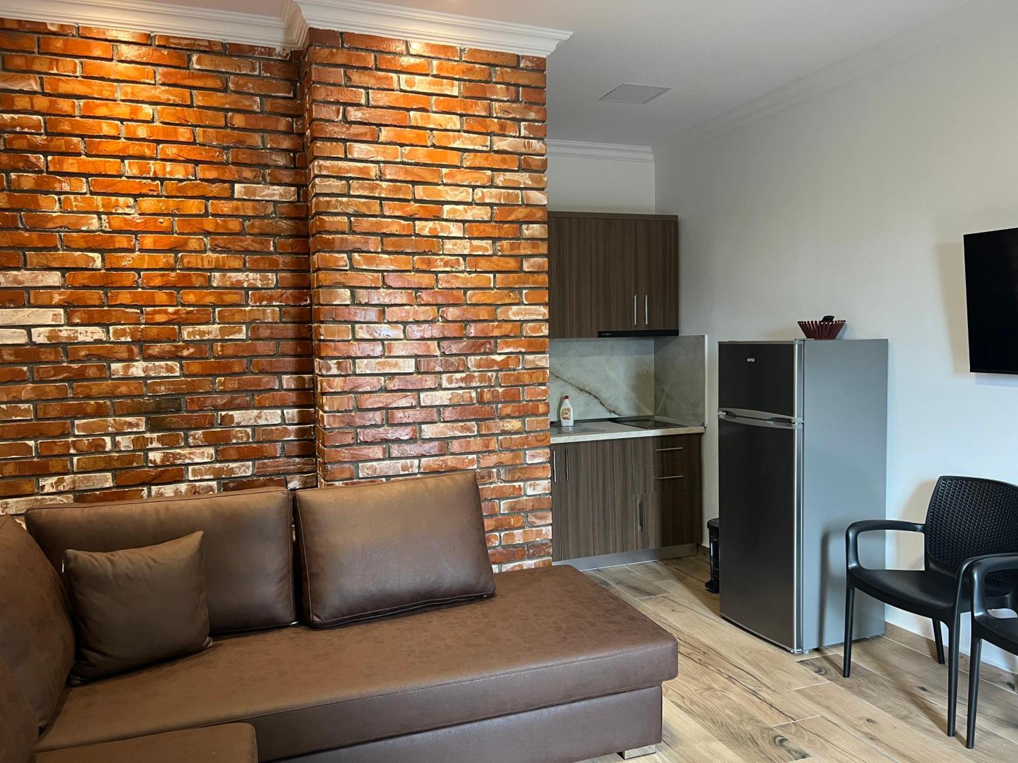 Hotel Brifs Shëngjin Екстериор снимка