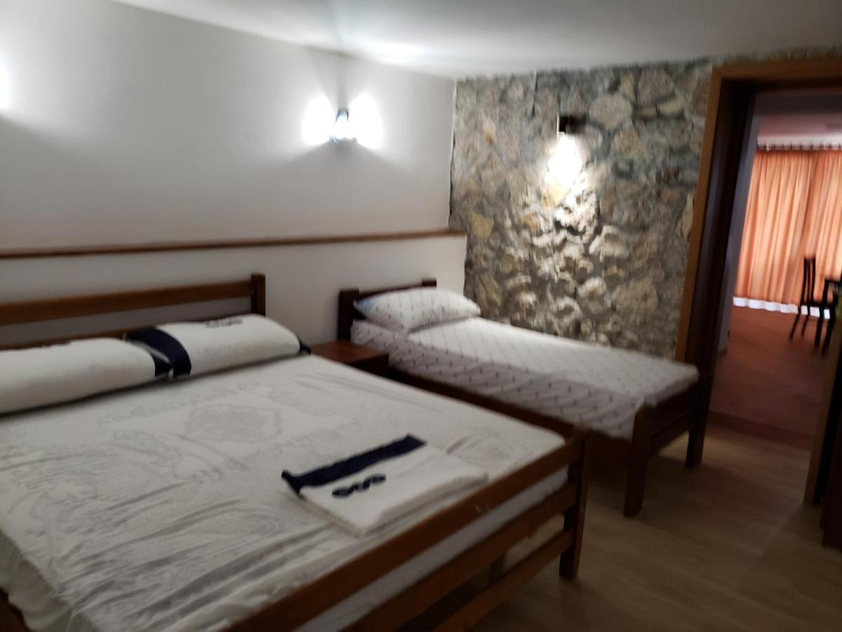 Hotel Brifs Shëngjin Екстериор снимка