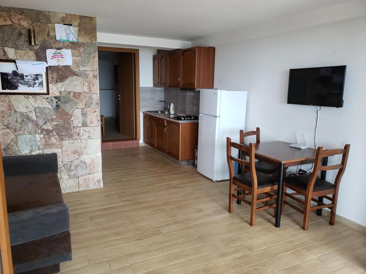 Hotel Brifs Shëngjin Екстериор снимка