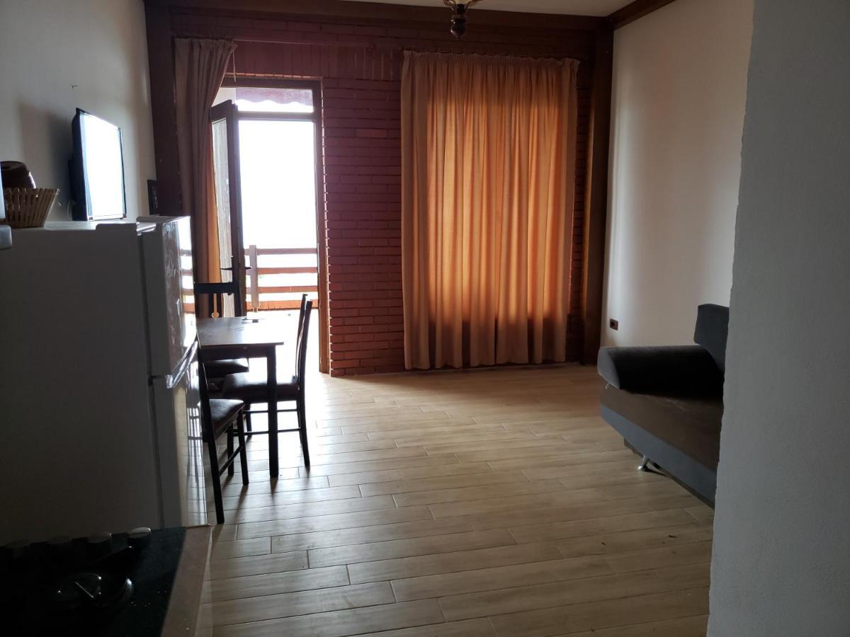 Hotel Brifs Shëngjin Екстериор снимка