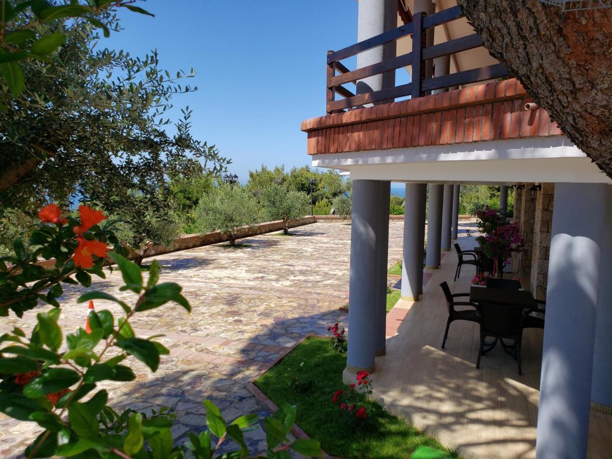 Hotel Brifs Shëngjin Екстериор снимка